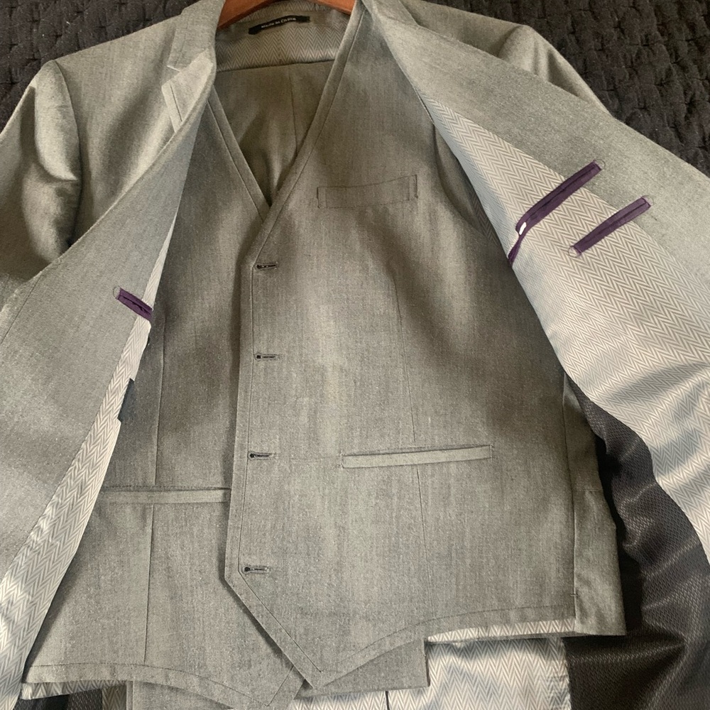 Really nice slim suit. Includes jacket and vest (42L) and slacks (36L)